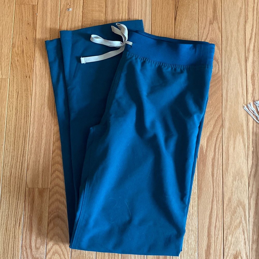 Small tall classic scrub pants in Caribbean blue. Excellent condition.